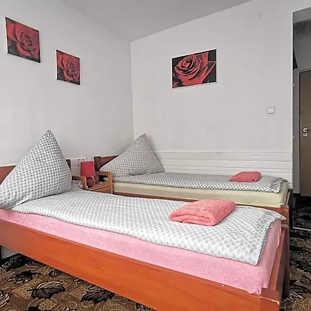 Malinowy Nocleg ze śniadaniem 3*