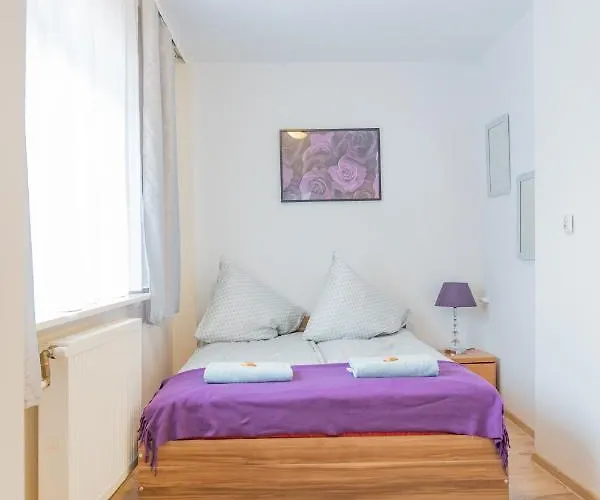 Malinowy Bed and Breakfast 3*